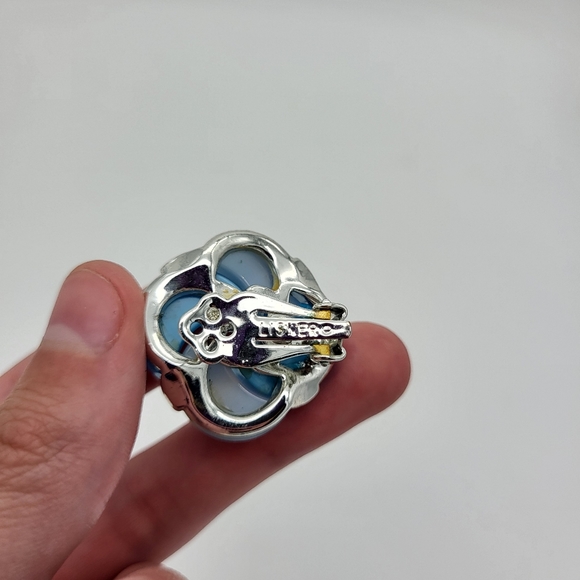 Vintage clip on Listen Earrings - Picture 4 of 4